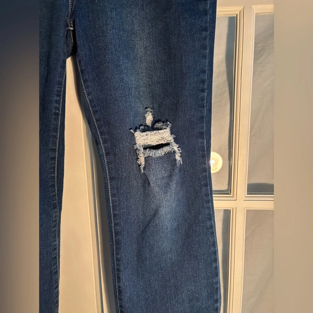 California Vintage | Women Straight Leg Frayed Hem Distressed Jean Pant 11/30